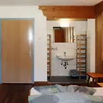 Leo By Interhome بروتز